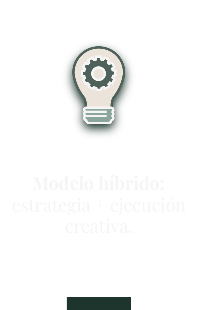 Modelo híbrido: estrategia + ejecución creativa.